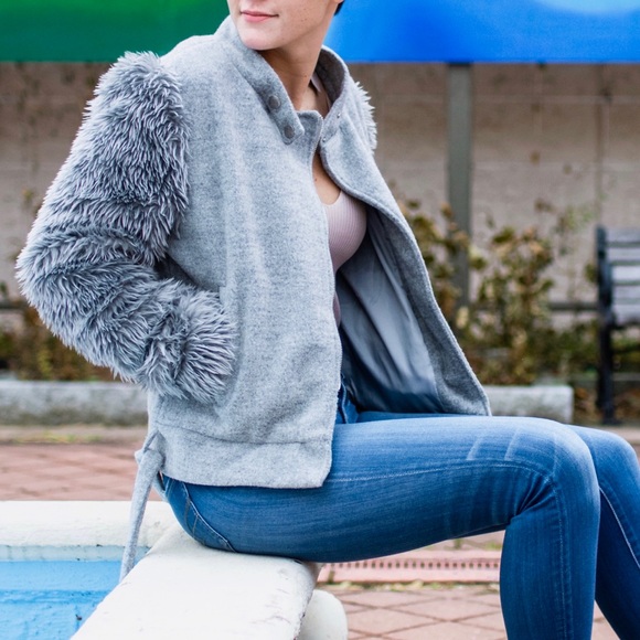 SHOP MUZE GAL Jackets & Blazers - 1 LEFT! Faux Fur Sleeve Jacket